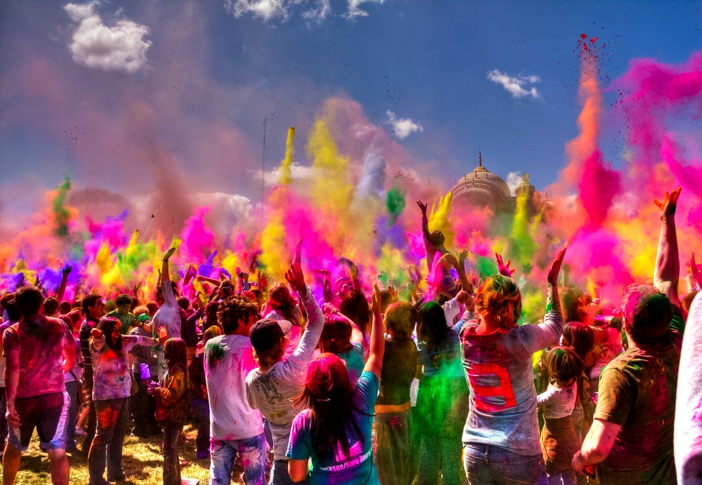 Celebrate Holi in Style: Luxury Pushkar Packages Await