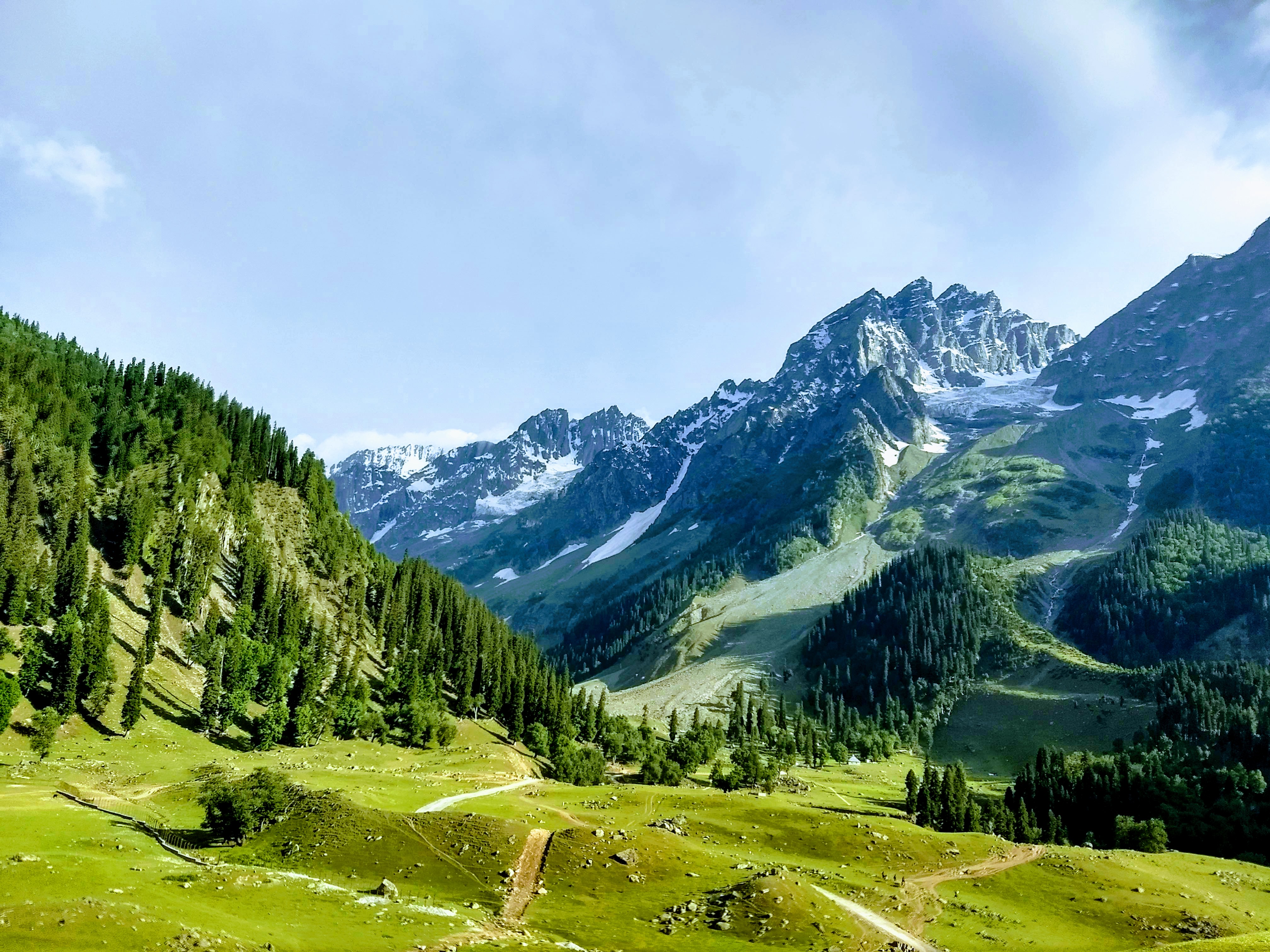 Explore the Best Kashmir Trip Packages for an Unforgettable Himalayan Adventure